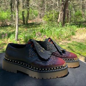 Burberry shoes! ⚡️